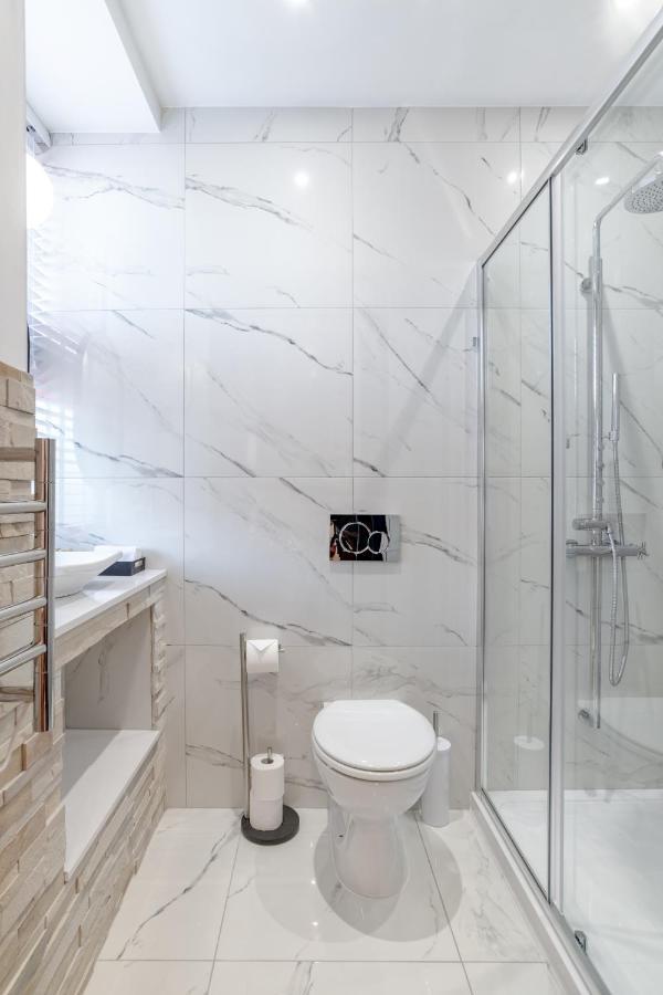 Pamper Yourself In Our Double Sized Copper Tub -2 Bedroom Villa อินเวอร์เนส ภายนอก รูปภาพ