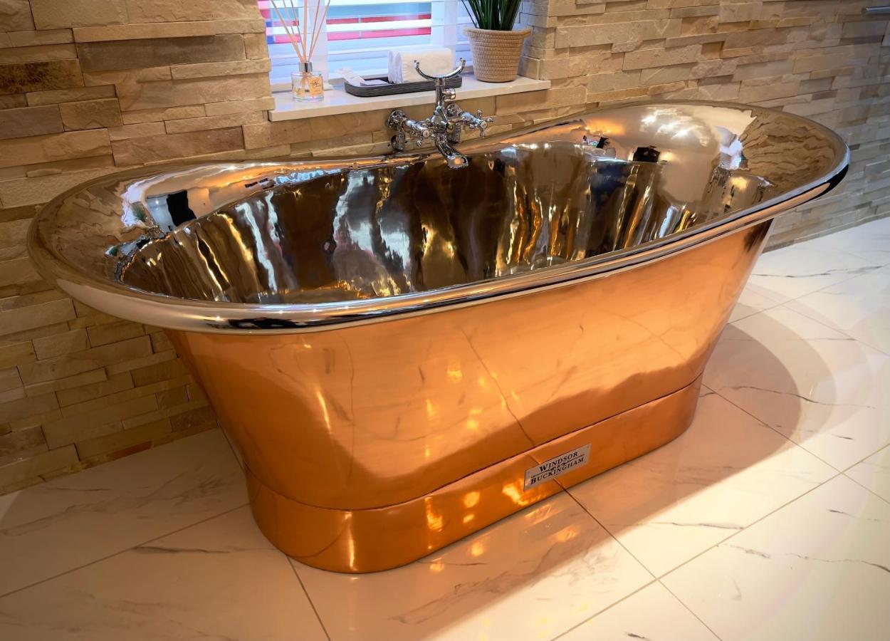 Pamper Yourself In Our Double Sized Copper Tub -2 Bedroom Villa อินเวอร์เนส ภายนอก รูปภาพ