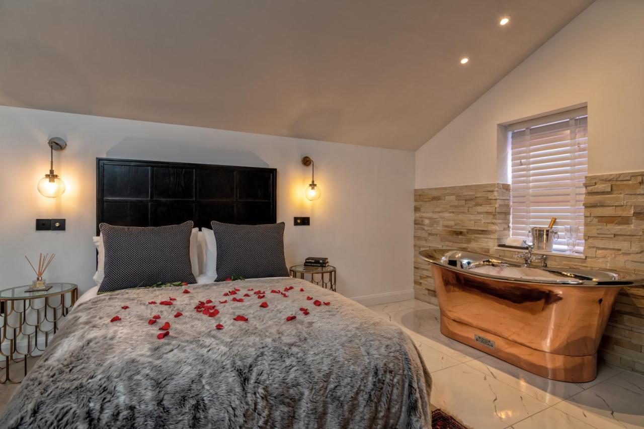 Pamper Yourself In Our Double Sized Copper Tub -2 Bedroom Villa อินเวอร์เนส ภายนอก รูปภาพ